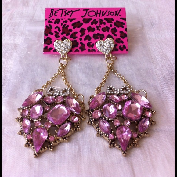 Earrings heart shape pink stone
