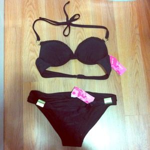 ✨Gifted NEW  black and gold Push-Up bikini.