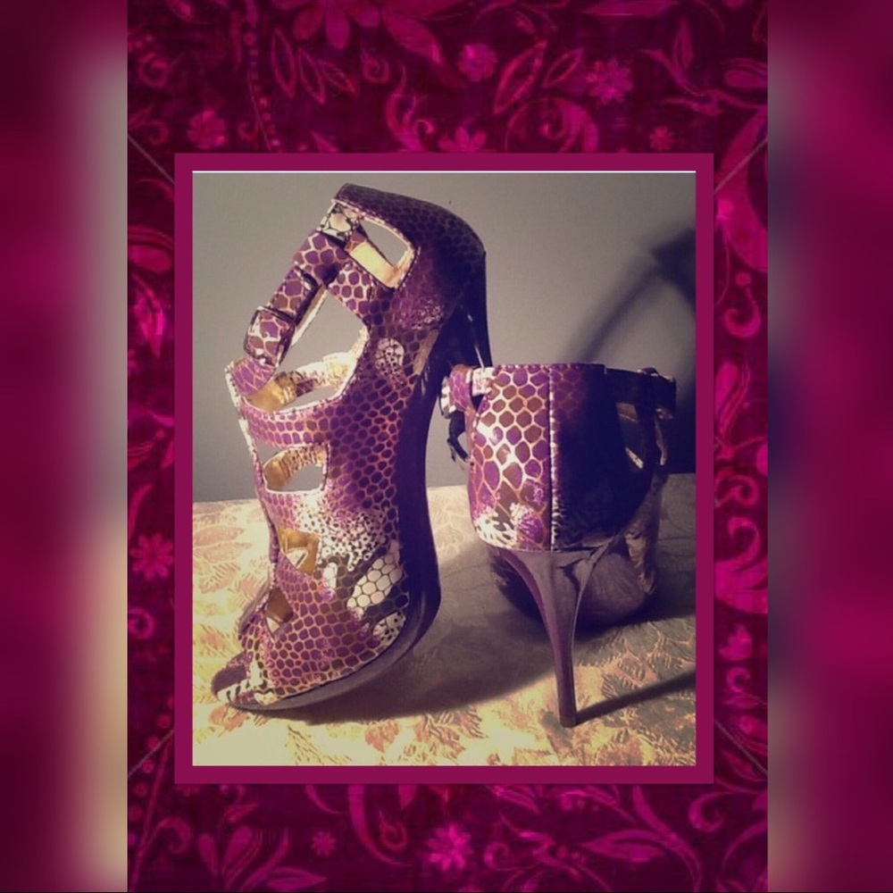 ✨Purple/Gold Snake Print Heels✨