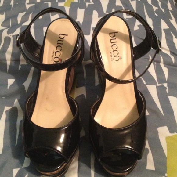 Bucco Brand Sandals Size 9