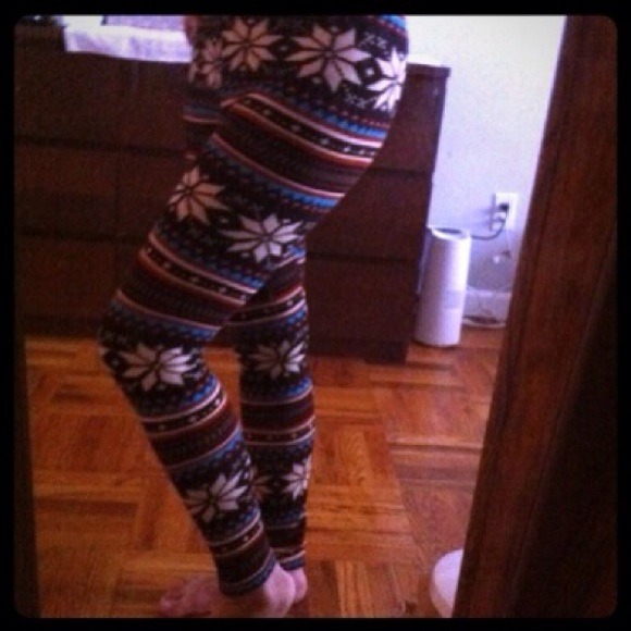 Snowflake leggings and grey scarf bundle