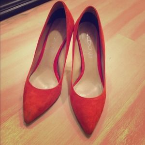 (Reduced)Aldo pointed tow stilettos