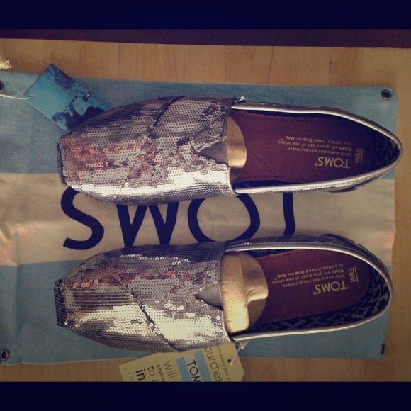 Toms Pewter Sequins 8.5 Brand New w/ Tags & Bag