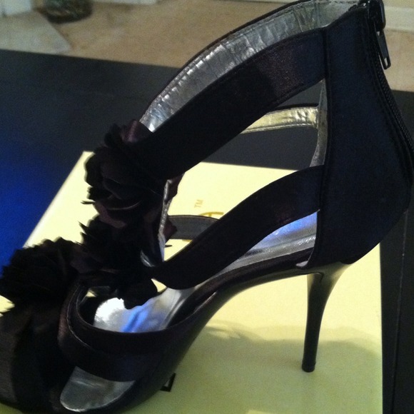 Black ruffled heels
