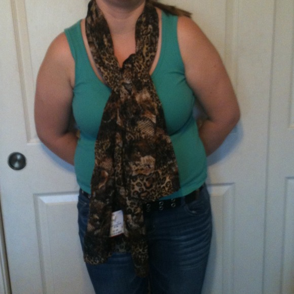Leopard print fashion scarf