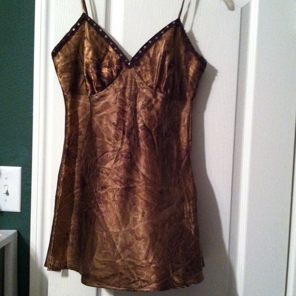 Brown sleeveless top