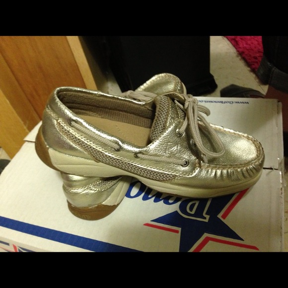 Metallic sperrys holding!