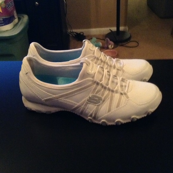 Skechers size 7.5