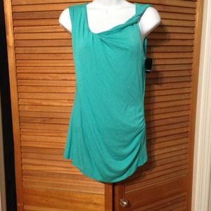 🔴Sold in bundle🔴NWT, Tahari soft knit top