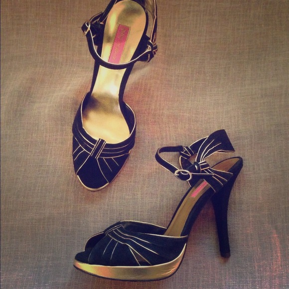 Betsey Johnson Shoes - ❌BNDL❌{ Betsey Johnson } Suede Heels w/Gold 8.5