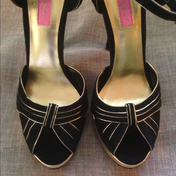 ❌BNDL❌{ Betsey Johnson } Suede Heels w/Gold 8.5 - Picture 2 of 4