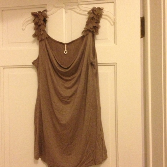 Flutter sleeved top