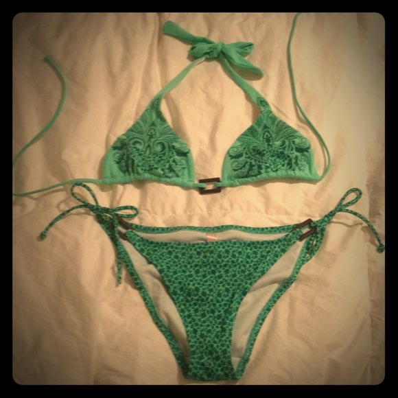 VS bikini