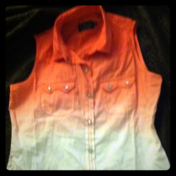 Ombré Pink Sleeveless button down shirt
