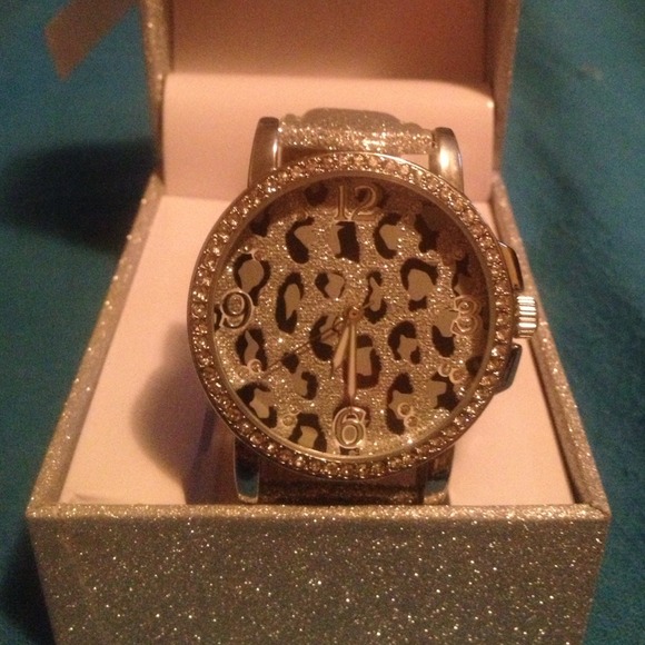 🔴Sold🔴 Silver Cheetah watch in box - Picture 4 of 4
