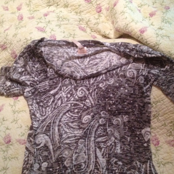 Light quarter sleeve shirt!