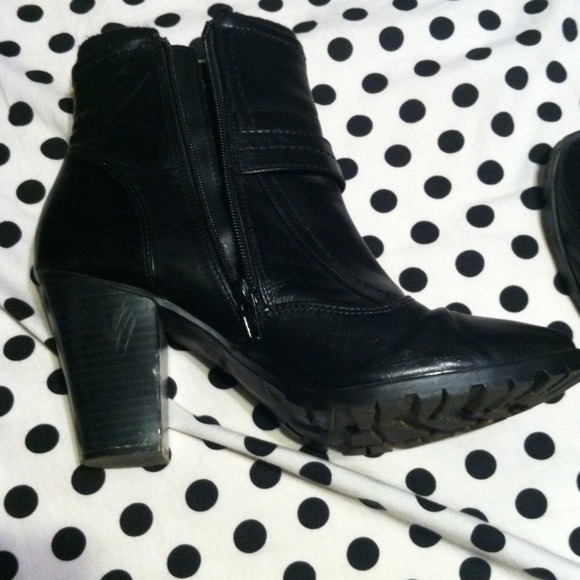 Shoes - Picture 2 of 2