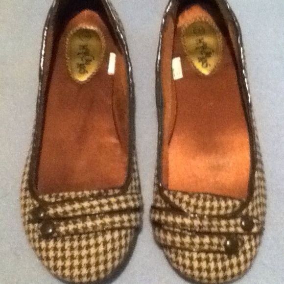 Hotcakes Shoes - 💙💙SOLD💙💙 Hotcakes Brown Houndstooth Size 7.5