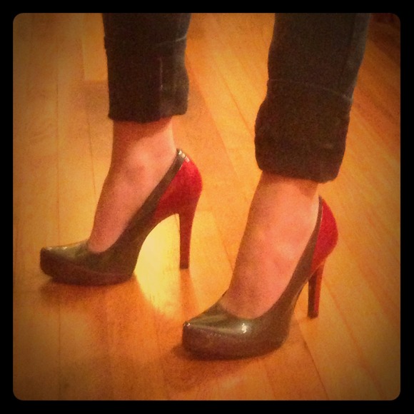 📛SOLD! 📛Gianni Bini color block pumps!