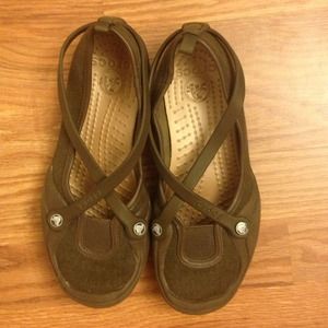 Like new brown crocs! Great shoes!!!