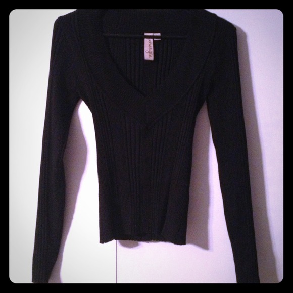 V-neck long sleeve