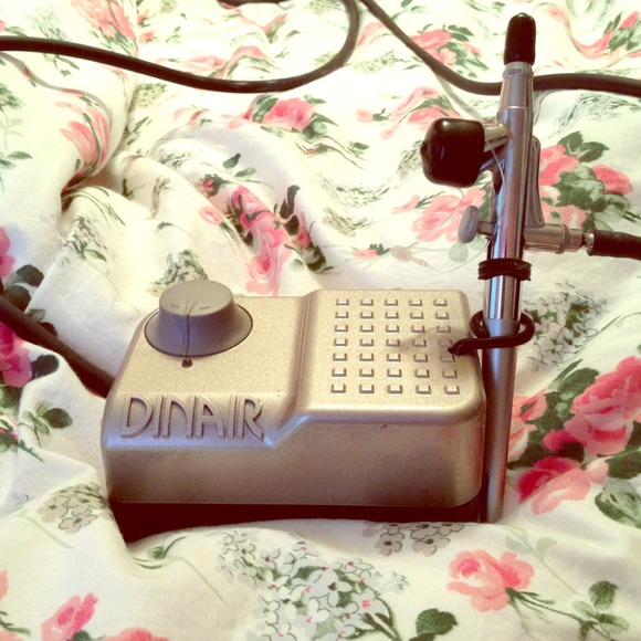 Dinar Airbrush Makeup Kit