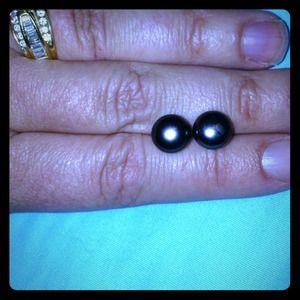 Black pearl earrings