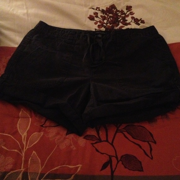 🔲SOLD🔲 Tommy Hilfiger Black Cargo Shorts