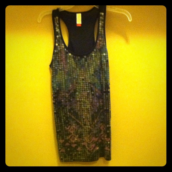 Sequin tank