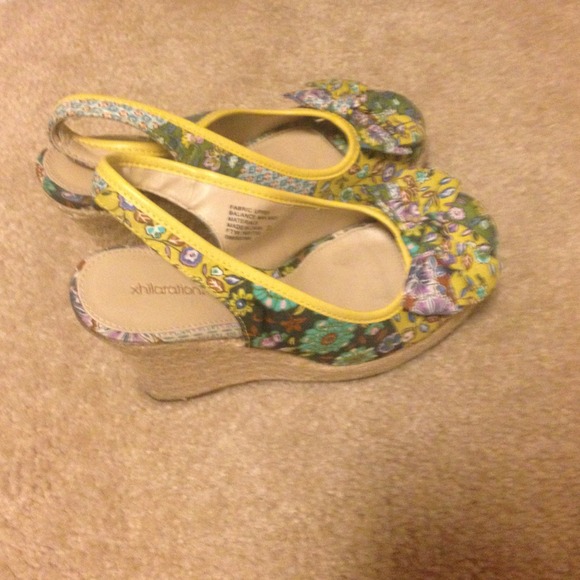 Floral Summer Wedge - Picture 2 of 3