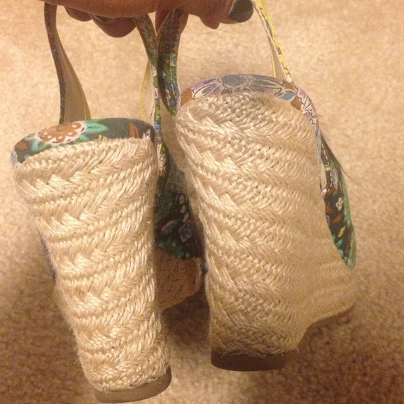 Floral Summer Wedge - Picture 3 of 3