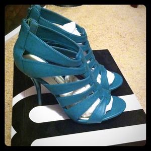 Brand new Michael Antonio tahan sandal