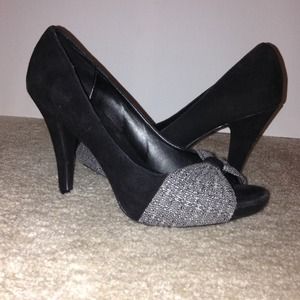 Connie bow heels