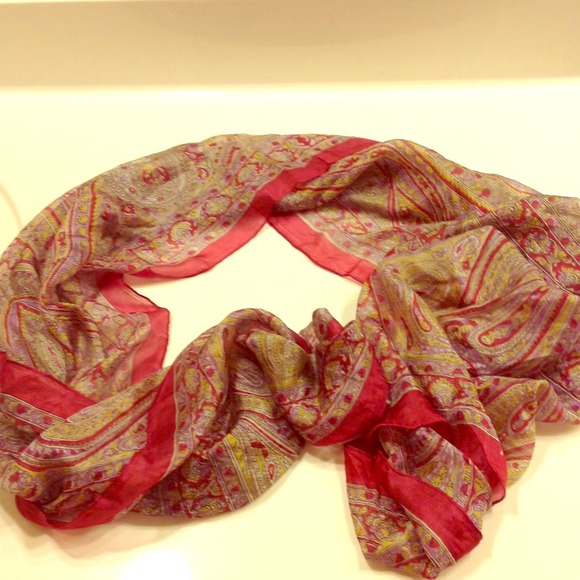 **Sold in bundle** Sheer scarf