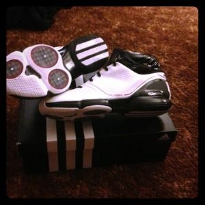 Adizero Rose 1's. size 10