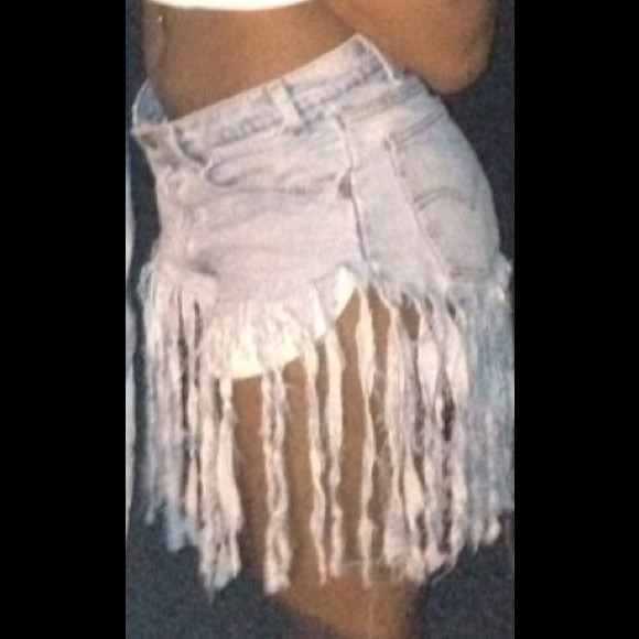 Cut up Levi shorts - Picture 3 of 3