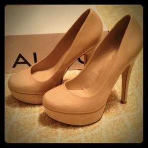 🚫SOLD🚫👠Nude Platforms