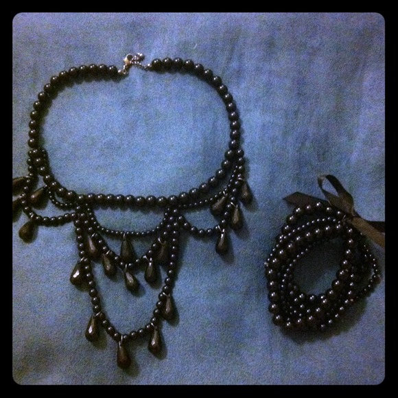 Black chandelier necklace with beaded bracelet.