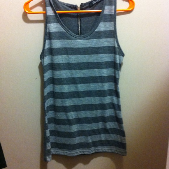Gray tank with zipper