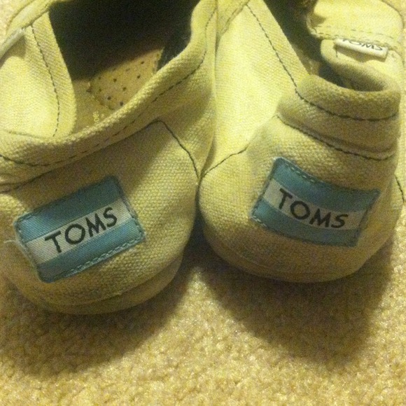 Toms - Picture 2 of 4