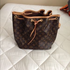 Louis Vuitton noé/ bucket bag