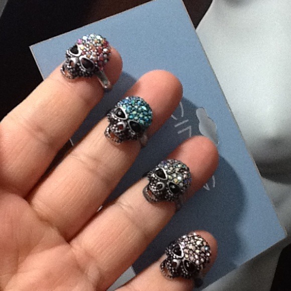 (🚫SOLD🚫 PRICE)Set of skull rings with rhinest - Picture 2 of 2