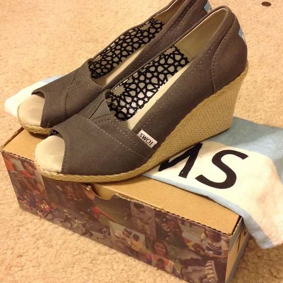 TOMS  Wedge Ash Canvas 7.5