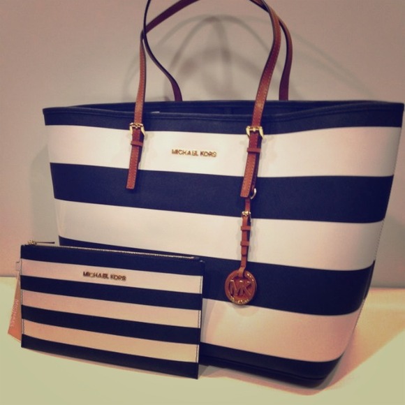 NOT FOR SALE LOOKING FOR THIS BAG