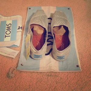 Silver sparkle Toms size 8 NWT
