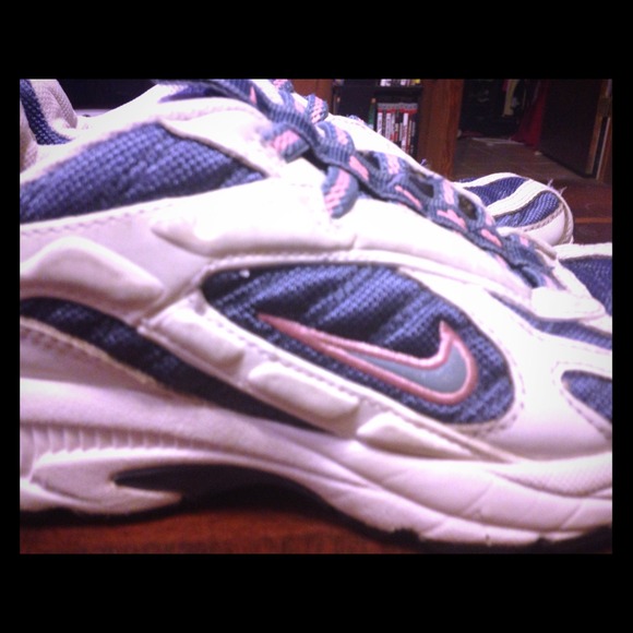 ⛔BUNDLED⛔Women's Nikes⛔