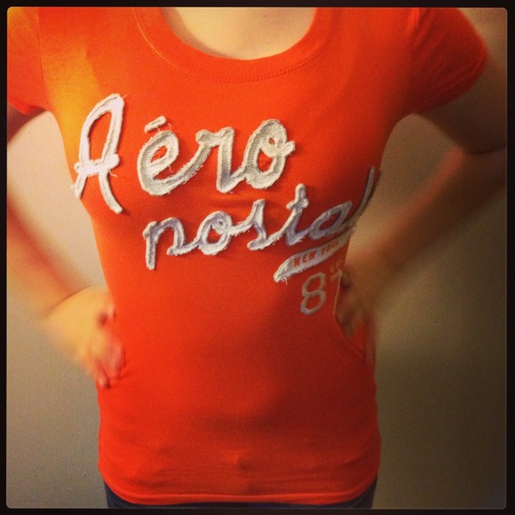 Orange Aeropostale tee!