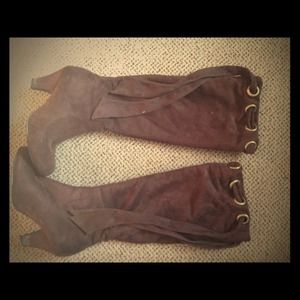 Brown boots with tie at the top