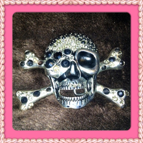 Rhinestone Skull Buckle.
