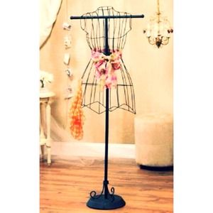 ✨REDUCED✨ Vintage body form!